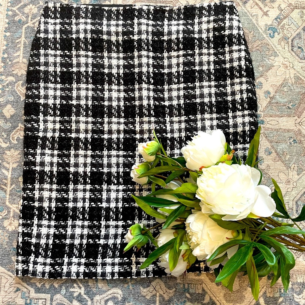 Black and white checkered skirt wool material- Size 8 Ann Taylor Factory.